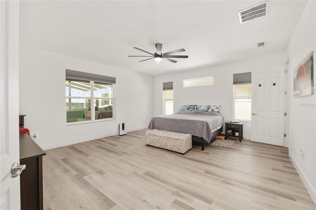 En Venta: $449,900 (4 camas, 2 baños, 2259 Pies cuadrados)