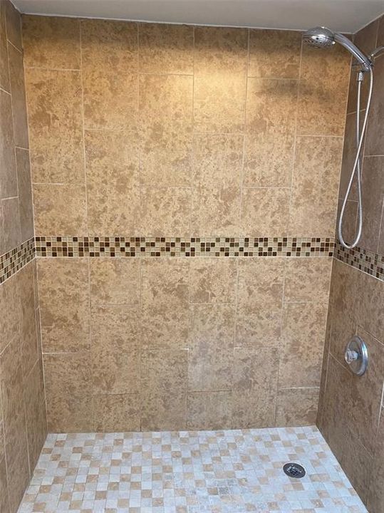 For Rent: $1,625 (2 beds, 1 baths, 896 Square Feet)