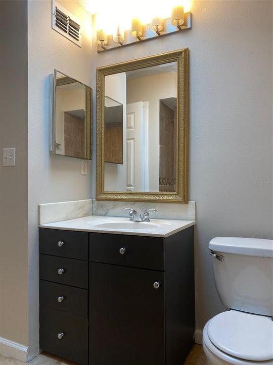 For Rent: $1,625 (2 beds, 1 baths, 896 Square Feet)