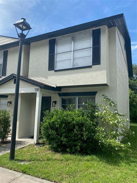 For Rent: $1,625 (2 beds, 1 baths, 896 Square Feet)