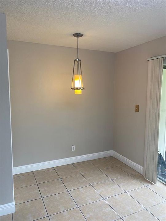 For Rent: $1,625 (2 beds, 1 baths, 896 Square Feet)