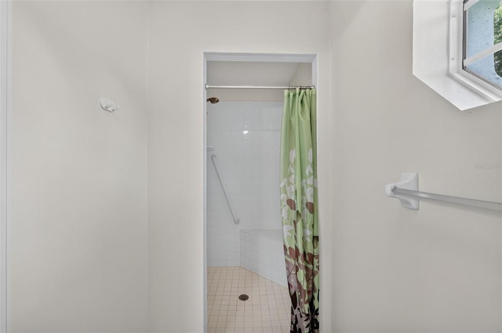 En Venta: $395,000 (3 camas, 2 baños, 2026 Pies cuadrados)