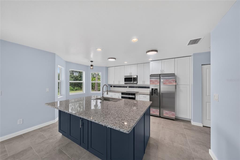 For Sale: $349,900 (3 beds, 2 baths, 1971 Square Feet)