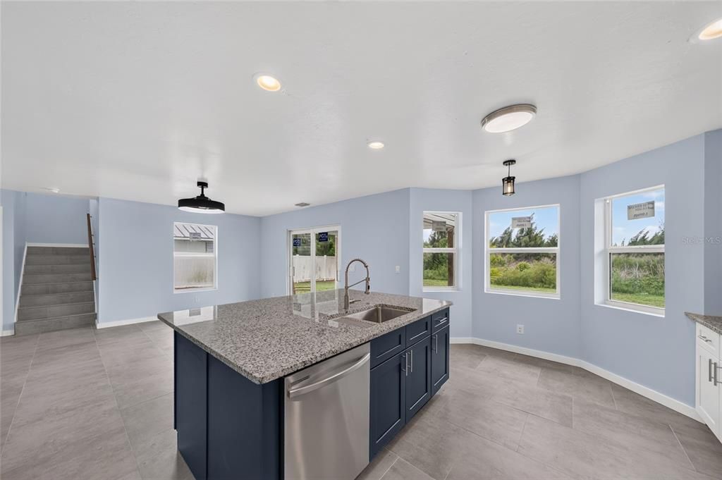 For Sale: $349,900 (3 beds, 2 baths, 1971 Square Feet)