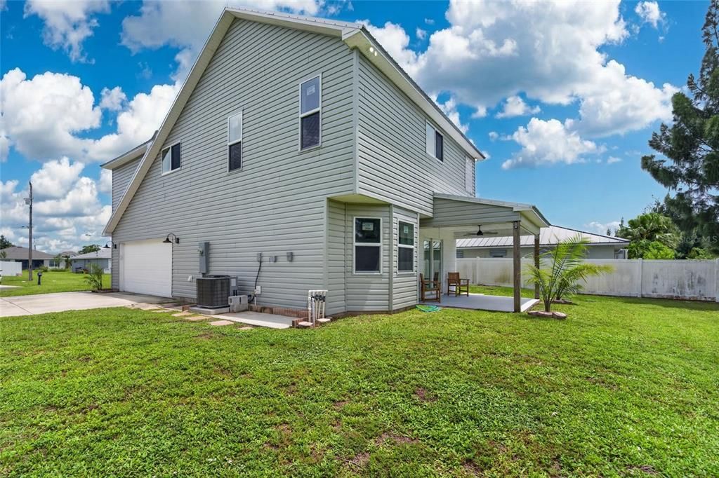 For Sale: $349,900 (3 beds, 2 baths, 1971 Square Feet)