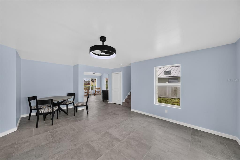For Sale: $349,900 (3 beds, 2 baths, 1971 Square Feet)
