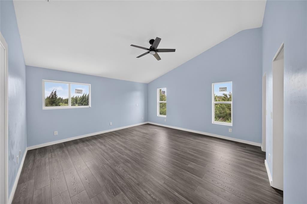 For Sale: $349,900 (3 beds, 2 baths, 1971 Square Feet)