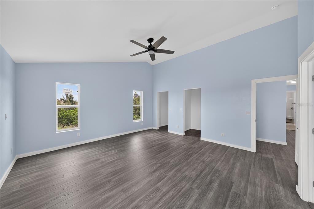 For Sale: $349,900 (3 beds, 2 baths, 1971 Square Feet)