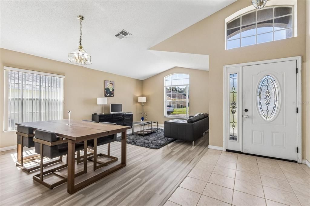 For Rent: $2,595 (3 beds, 2 baths, 1662 Square Feet)