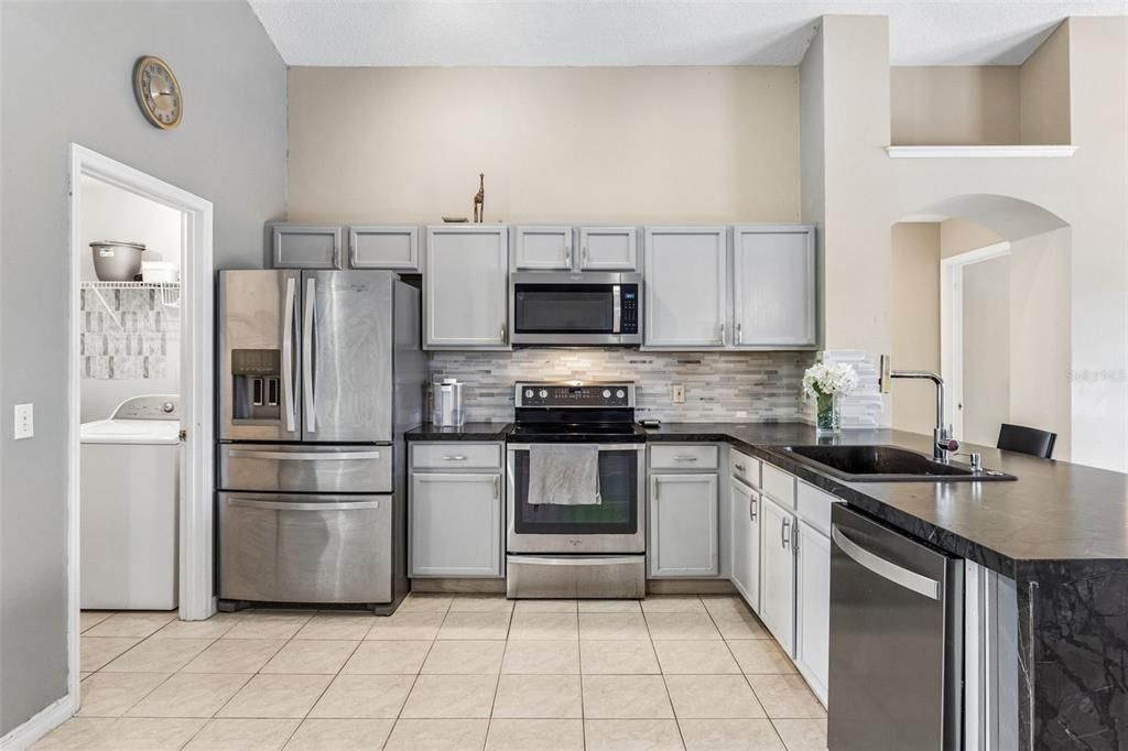 For Rent: $2,595 (3 beds, 2 baths, 1662 Square Feet)