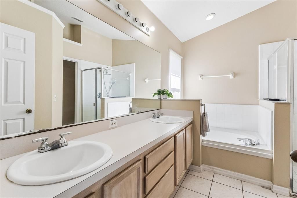 For Rent: $2,595 (3 beds, 2 baths, 1662 Square Feet)