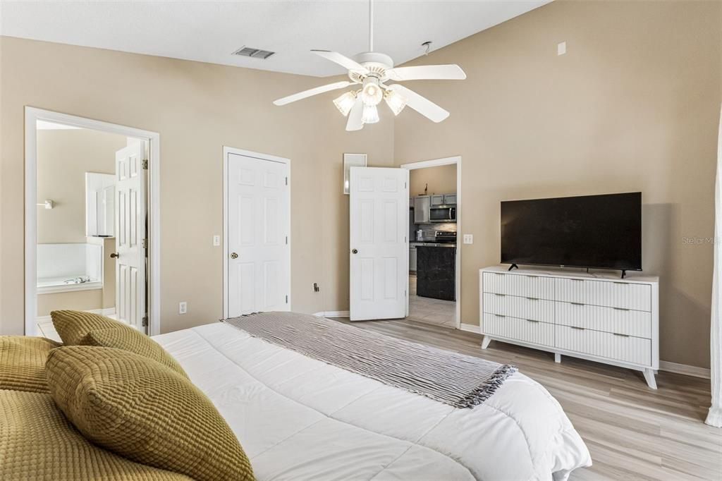 For Rent: $2,595 (3 beds, 2 baths, 1662 Square Feet)