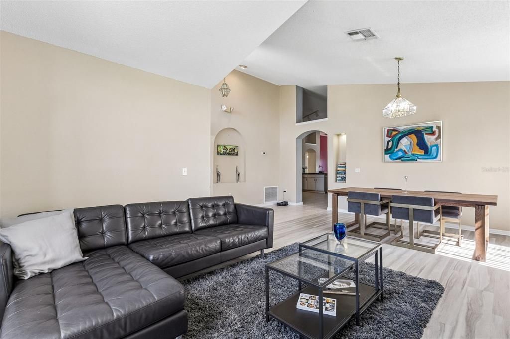 For Rent: $2,595 (3 beds, 2 baths, 1662 Square Feet)