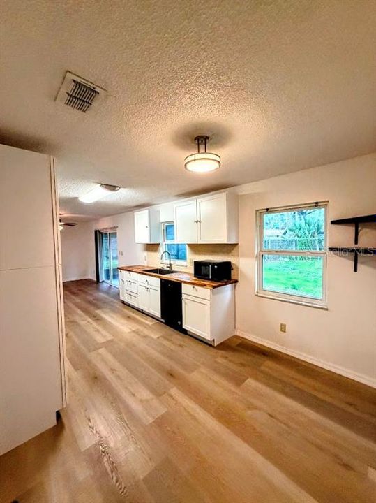 For Rent: $1,700 (3 beds, 2 baths, 1222 Square Feet)