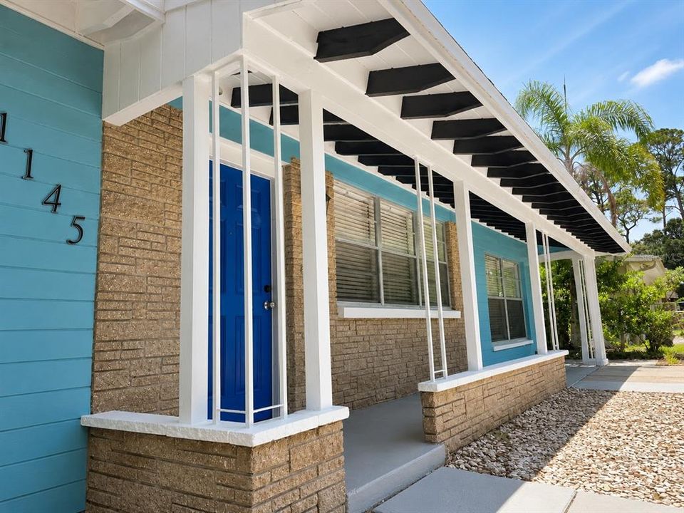 For Rent: $2,550 (4 beds, 2 baths, 2008 Square Feet)
