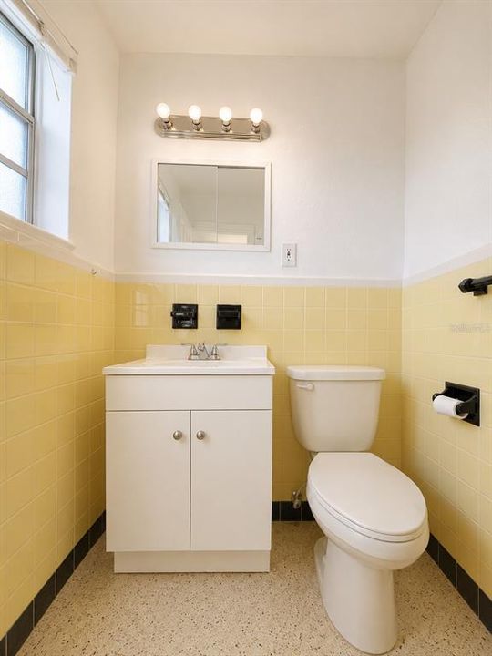 For Rent: $2,550 (4 beds, 2 baths, 2008 Square Feet)