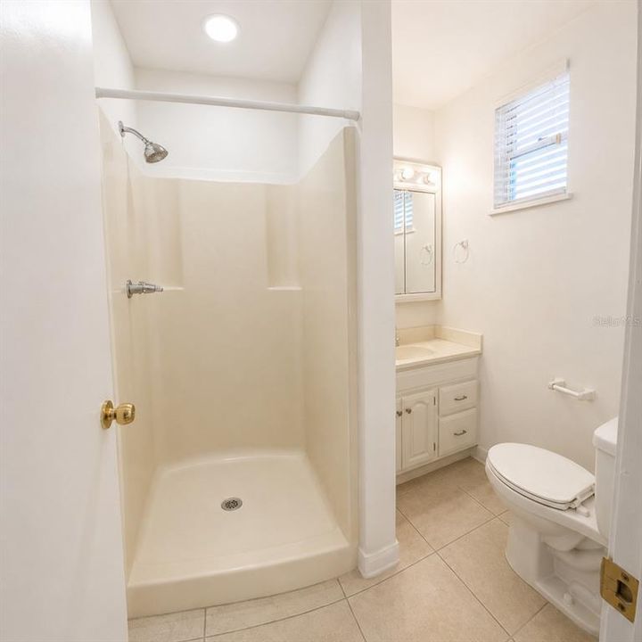 For Rent: $2,550 (4 beds, 2 baths, 2008 Square Feet)