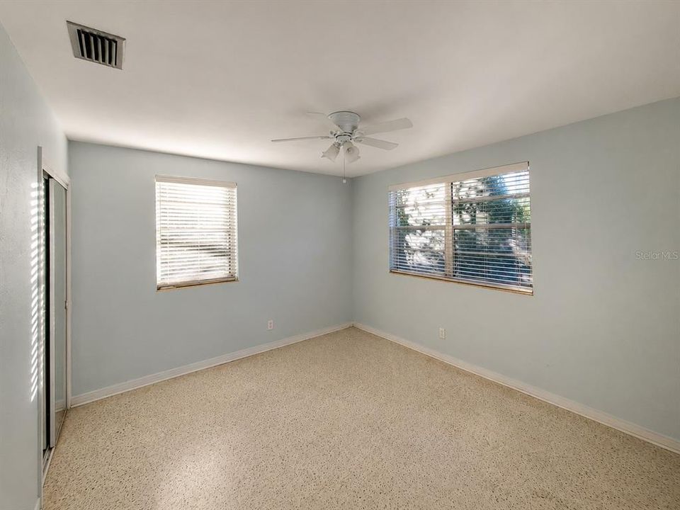For Rent: $2,550 (4 beds, 2 baths, 2008 Square Feet)