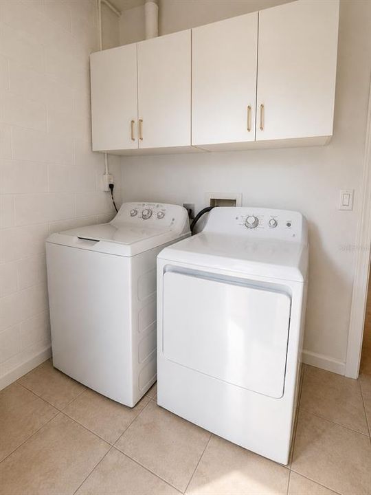 For Rent: $2,550 (4 beds, 2 baths, 2008 Square Feet)