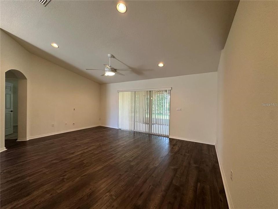For Rent: $1,950 (3 beds, 2 baths, 1930 Square Feet)