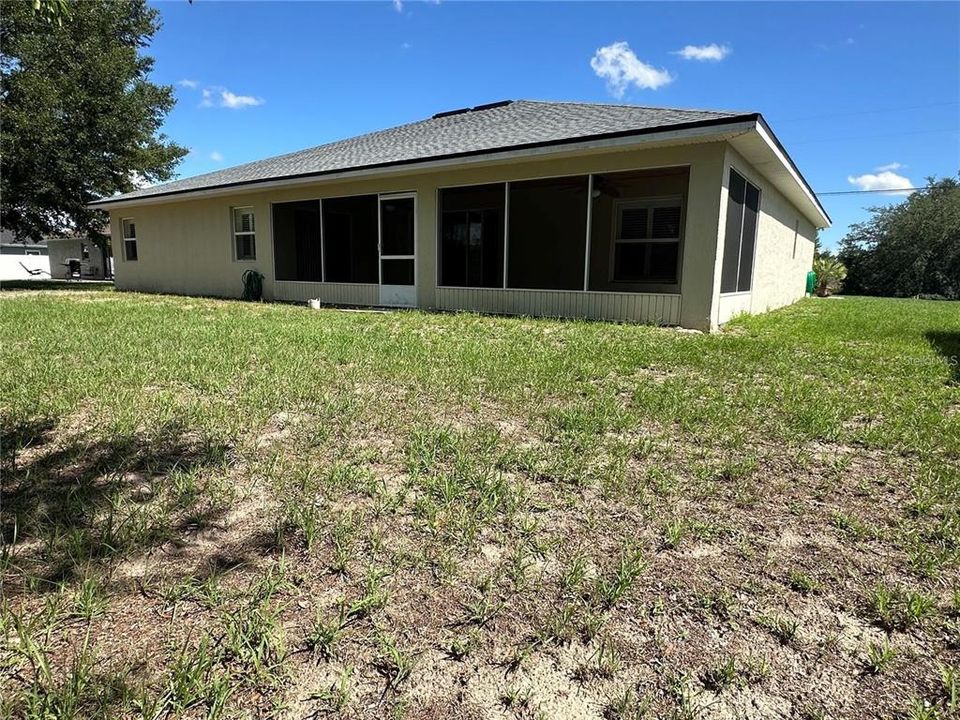 For Rent: $1,950 (3 beds, 2 baths, 1930 Square Feet)