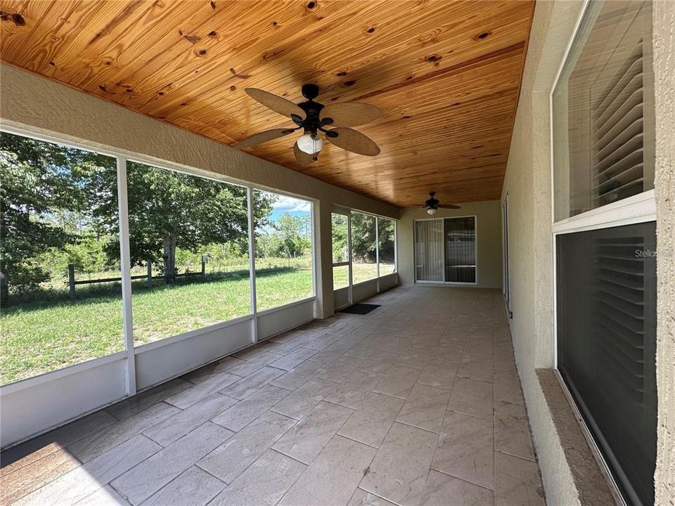 For Rent: $1,950 (3 beds, 2 baths, 1930 Square Feet)