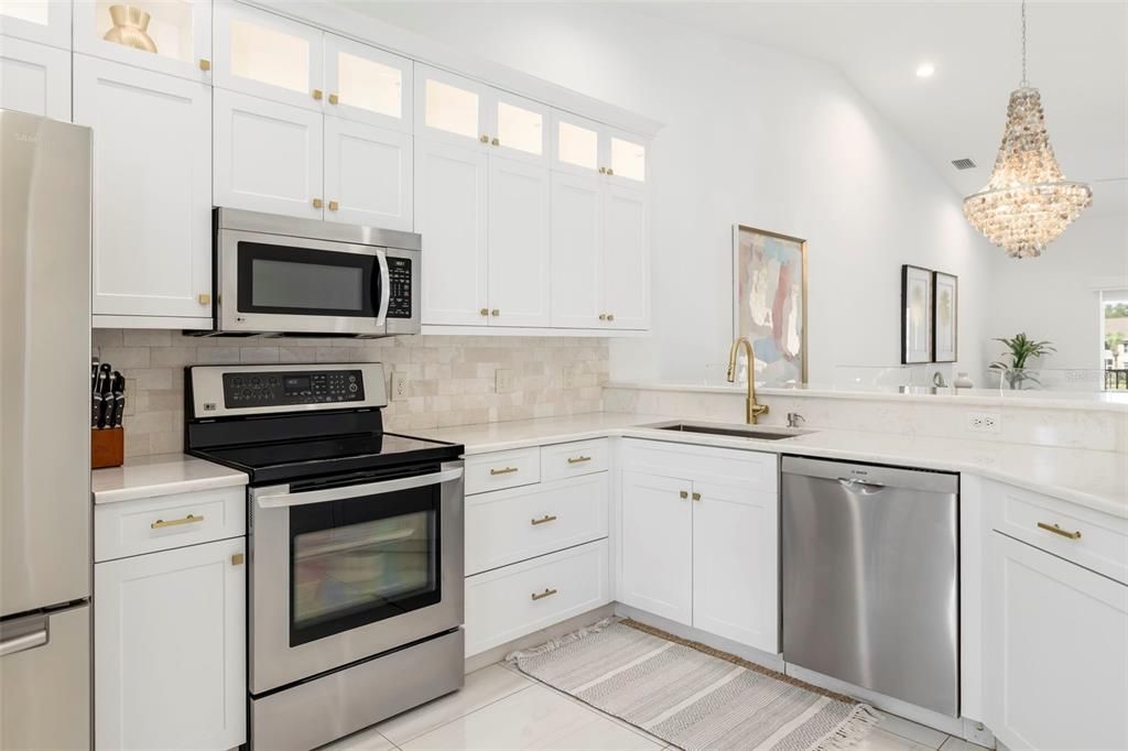 For Sale: $329,000 (2 beds, 2 baths, 1684 Square Feet)