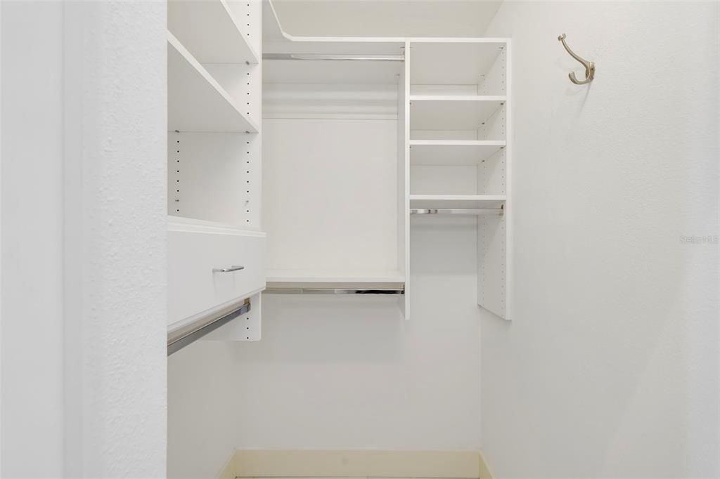 For Sale: $329,000 (2 beds, 2 baths, 1684 Square Feet)