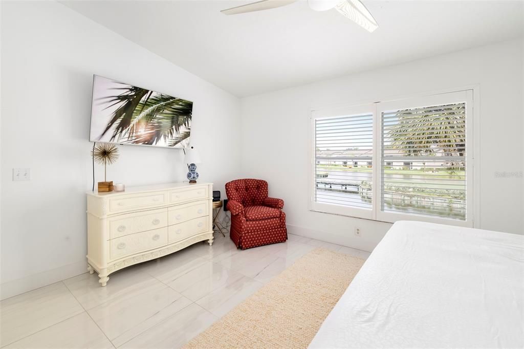 For Sale: $329,000 (2 beds, 2 baths, 1684 Square Feet)