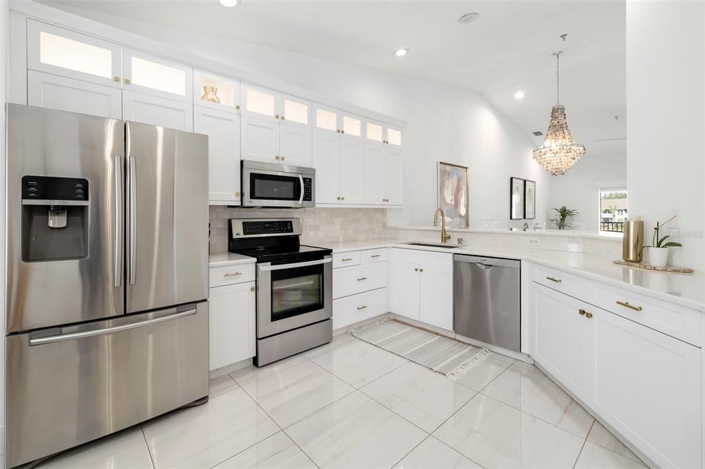 For Sale: $329,000 (2 beds, 2 baths, 1684 Square Feet)