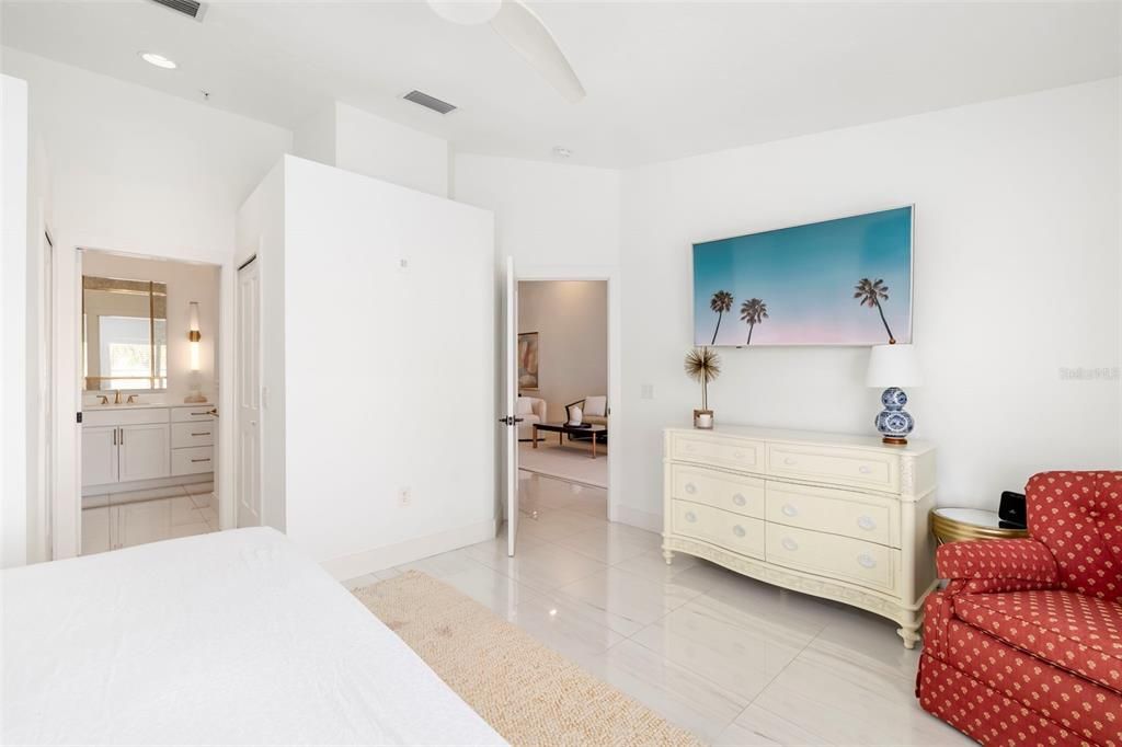 For Sale: $329,000 (2 beds, 2 baths, 1684 Square Feet)