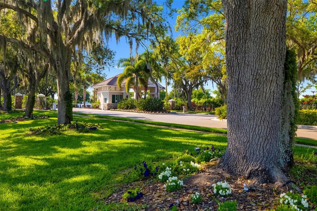 For Sale: $329,000 (2 beds, 2 baths, 1684 Square Feet)