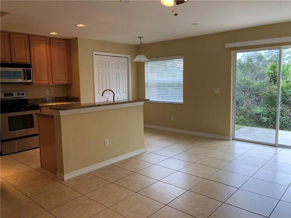 For Rent: $2,250 (3 beds, 2 baths, 1828 Square Feet)