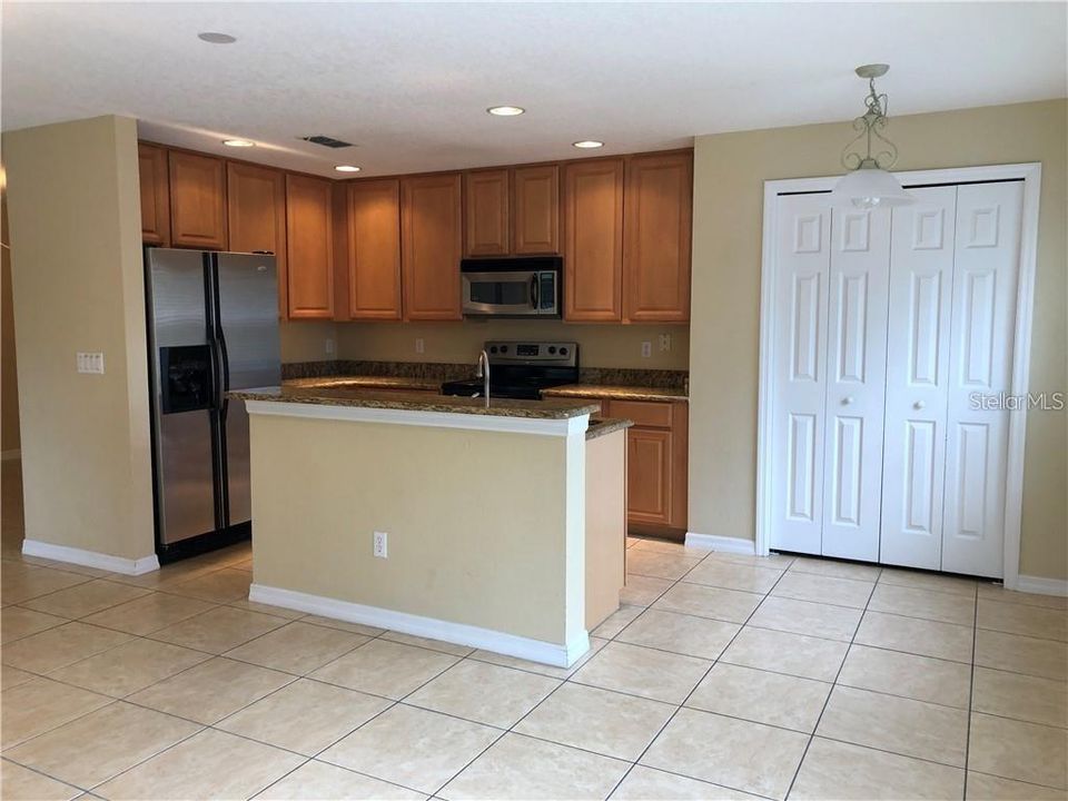 For Rent: $2,250 (3 beds, 2 baths, 1828 Square Feet)