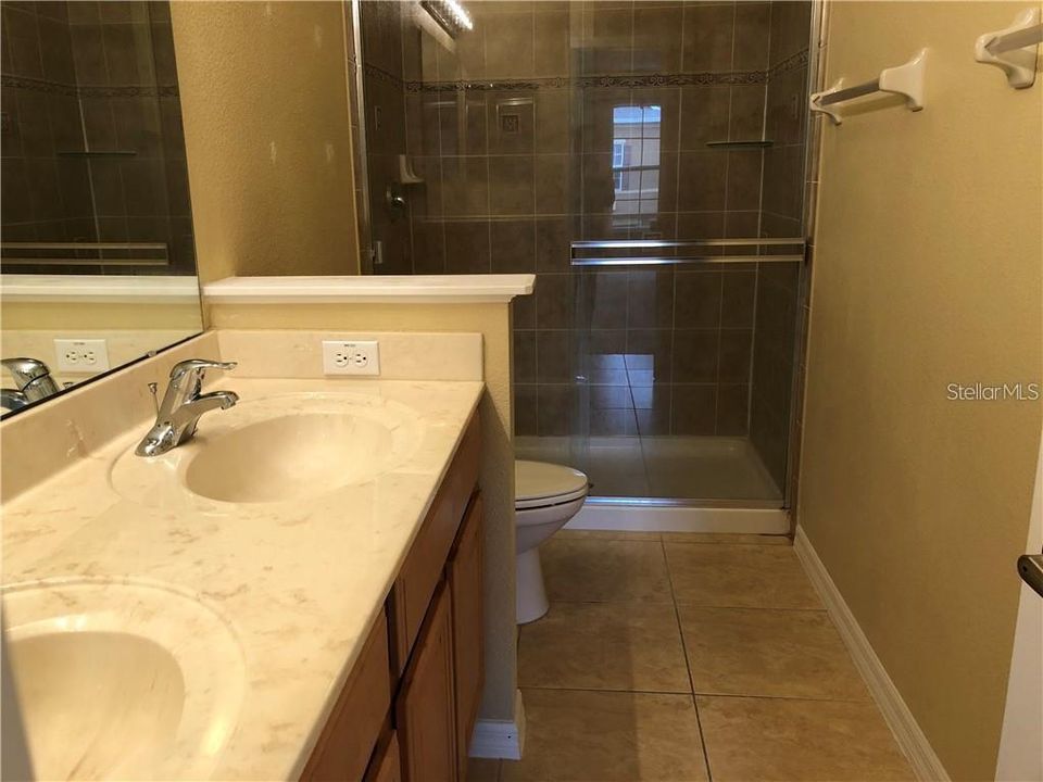 For Rent: $2,250 (3 beds, 2 baths, 1828 Square Feet)