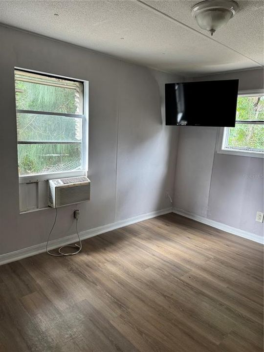For Sale: $19,999 (1 beds, 1 baths, 600 Square Feet)