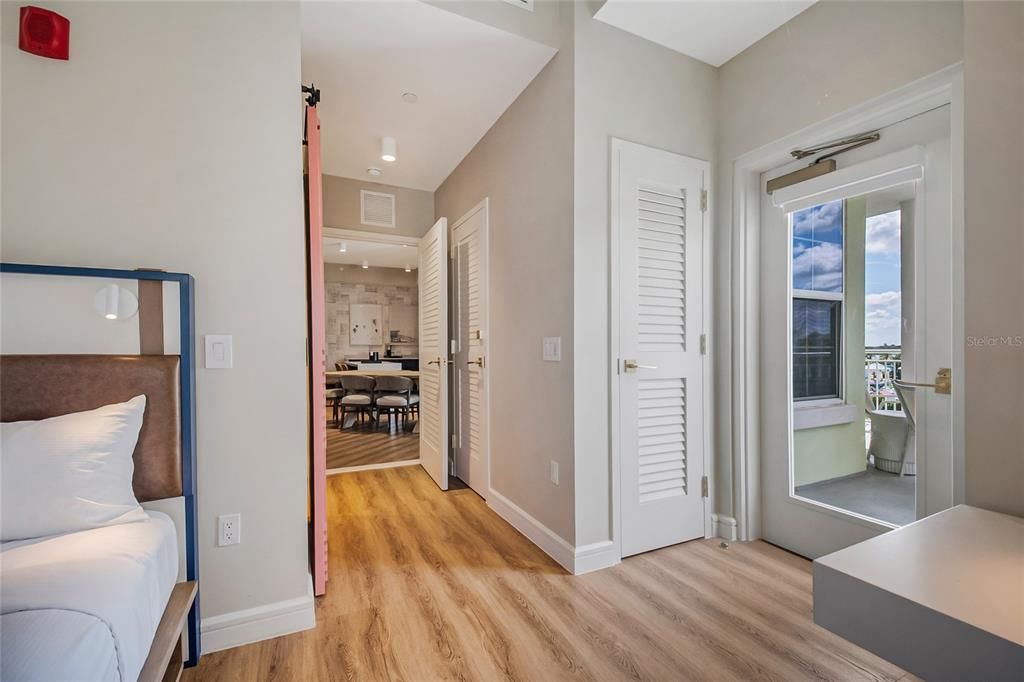 For Sale: $359,900 (2 beds, 2 baths, 1163 Square Feet)