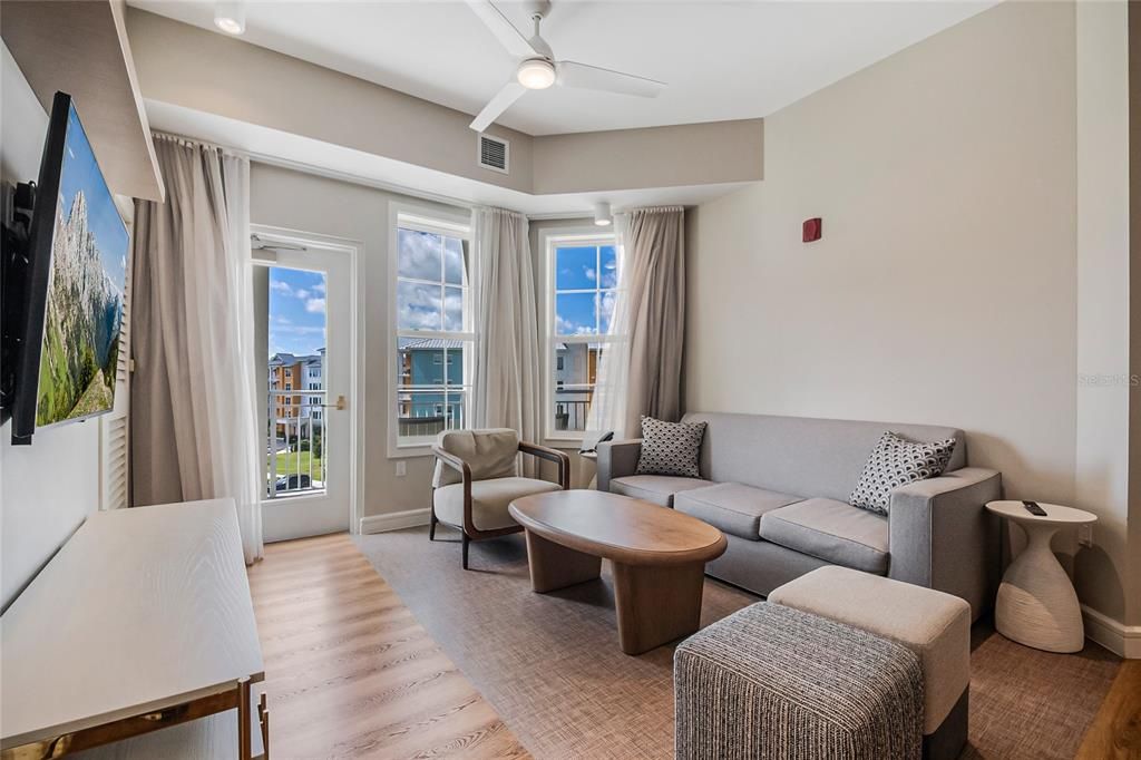 For Sale: $359,900 (2 beds, 2 baths, 1163 Square Feet)