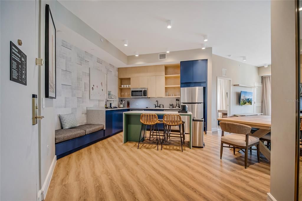 For Sale: $359,900 (2 beds, 2 baths, 1163 Square Feet)