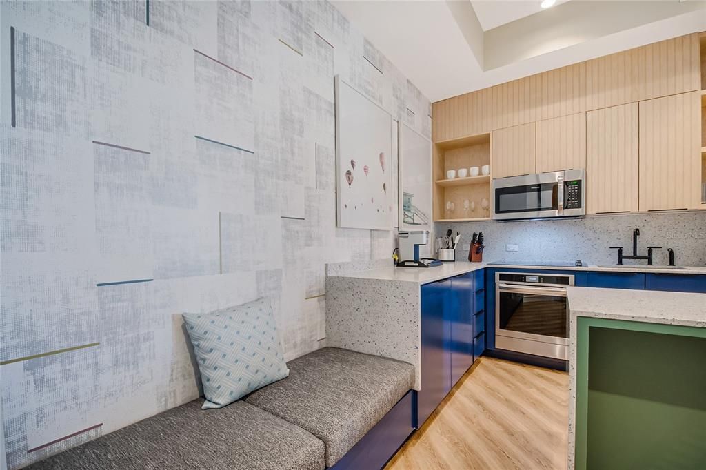 For Sale: $359,900 (2 beds, 2 baths, 1163 Square Feet)