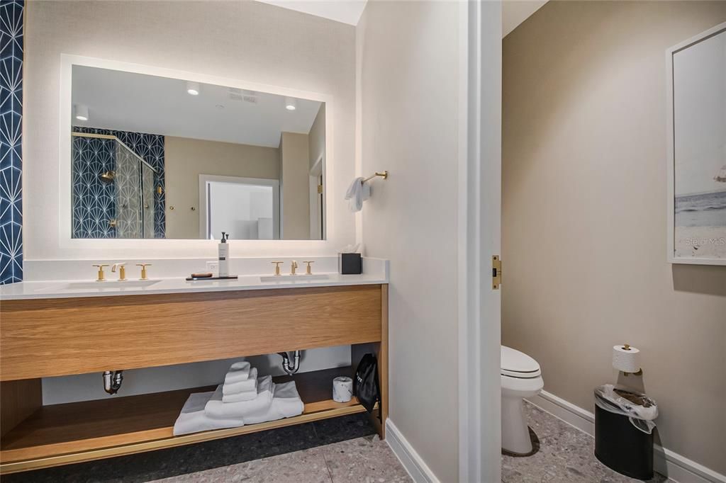 For Sale: $359,900 (2 beds, 2 baths, 1163 Square Feet)