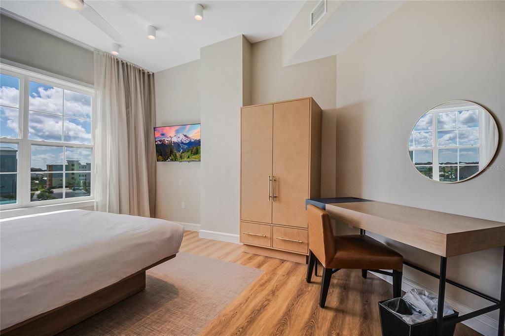 For Sale: $359,900 (2 beds, 2 baths, 1163 Square Feet)