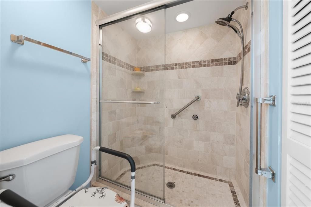 En Venta: $200,000 (2 camas, 2 baños, 1150 Pies cuadrados)