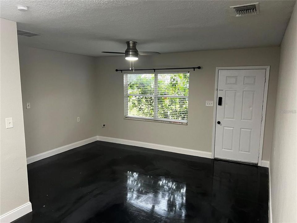 For Rent: $1,475 (1 beds, 1 baths, 1288 Square Feet)