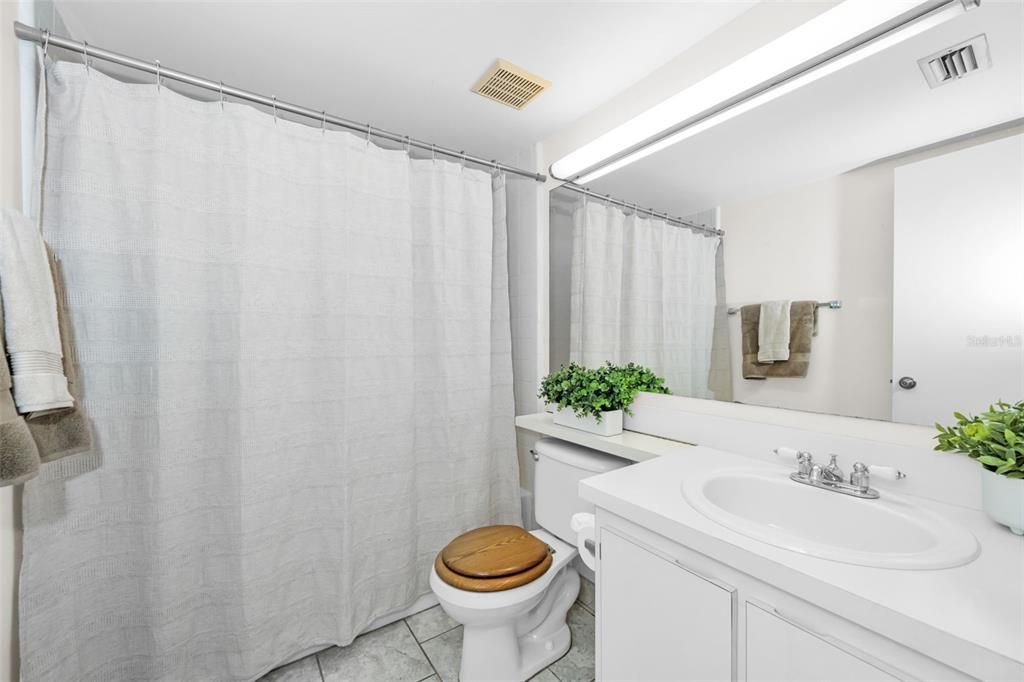 For Rent: $1,600 (2 beds, 2 baths, 1038 Square Feet)
