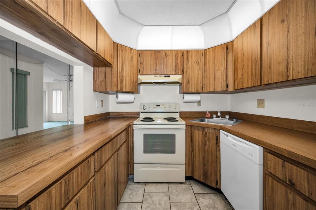 For Rent: $1,600 (2 beds, 2 baths, 1038 Square Feet)