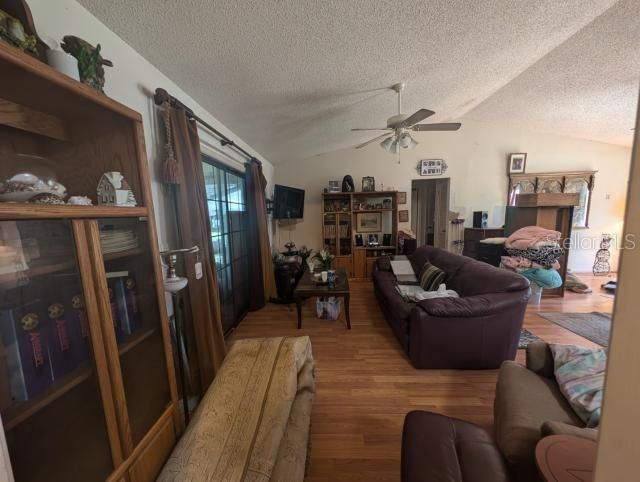 На продажу: $295,000 (3 спален, 2 ванн, 1558 Квадратных фут)