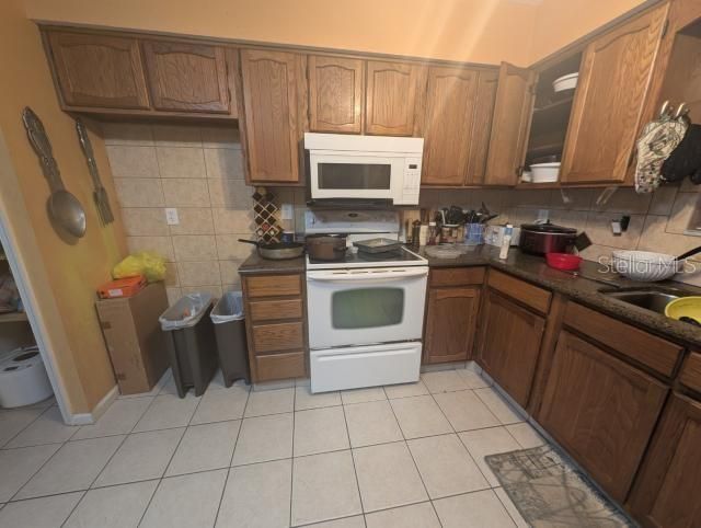 На продажу: $295,000 (3 спален, 2 ванн, 1558 Квадратных фут)