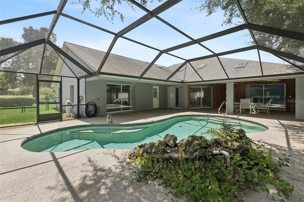 For Sale: $535,000 (3 beds, 2 baths, 2578 Square Feet)