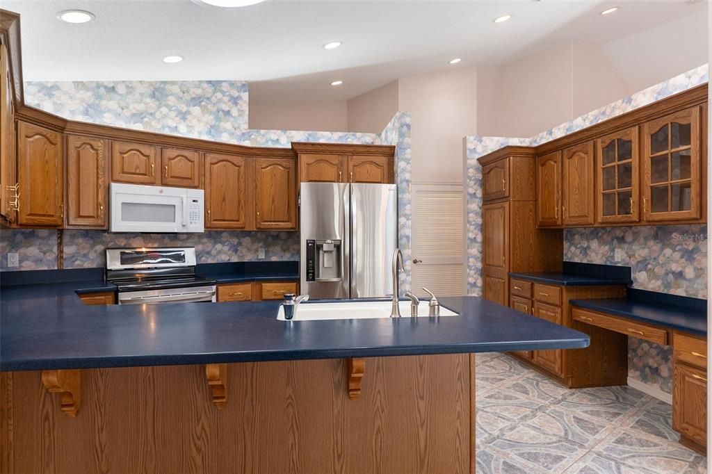 For Sale: $535,000 (3 beds, 2 baths, 2578 Square Feet)
